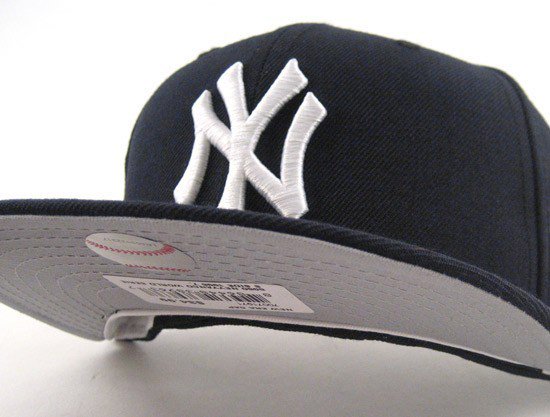 ECAPCITY's tweet photo. New York Yankees SUBWAY 2000 WORLD SERIES New Era Fitted Hats (GRAY UNDER BRIM)
https://t.co/6wyqS6BpUR
#NewYorkYankees #Yankees #nyYankees #NYY #hatsonfire #sneakernews #kicksonfire #23isback @sneakernews @kicksonfire @nicekicks @StrictlyFitteds @NYYankeesFans10 @Yankees https://t.co/SCz18BIvuU