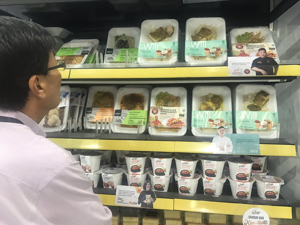 Cuando platos precocinados de chefs asiáticos te salvan la vida después del telediario de las 15:00...pasadas las 21:00 aquí en Singapur