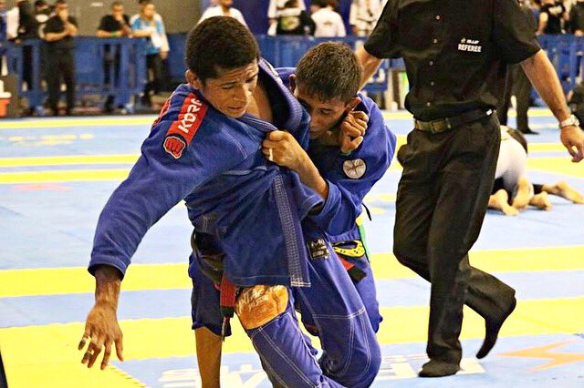 lucaspinheirojj's tweet photo. Rio de Janeiro Open🥇🏝
⠀⠀⠀⠀⠀⠀⠀⠀⠀⠀⠀⠀⠀⠀⠀
📷: @focadosnotatame @camilanobreproducoes
#AMBJJ #Gameness #Virusintl #Onnit #TrainForLife #JiuJitsu #ibjjf #GamenessProTeam
#GetOnnit #RJ #RioDeJaneiro #Brazil #Brasil #RioOpen2018 #RioOpen #cbjj #errejota #RioFall2018 https://t.co/E1FEMZ1EUS