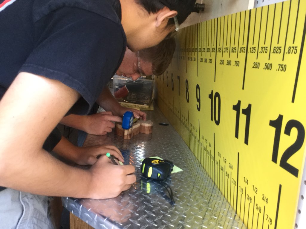 SeanKellyHWDSB's tweet photo. Amazing experiential learning opportunity for our grade 7 &amp; 8 students. Thank you @jademahwdsb &amp; @davidweir54 ! The Transitions Trailer is awesome!  @LisgarHWDSB @HWDSBTrailer @HWDSB https://t.co/WC5akNZapp