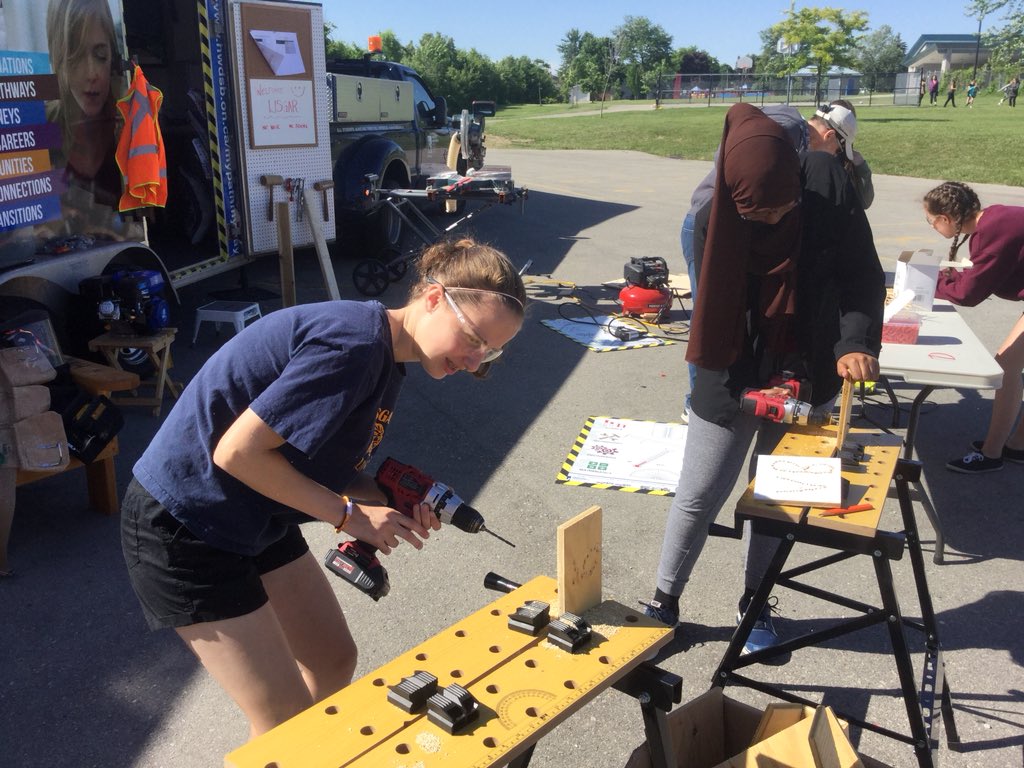 SeanKellyHWDSB's tweet photo. Amazing experiential learning opportunity for our grade 7 &amp; 8 students. Thank you @jademahwdsb &amp; @davidweir54 ! The Transitions Trailer is awesome!  @LisgarHWDSB @HWDSBTrailer @HWDSB https://t.co/WC5akNZapp