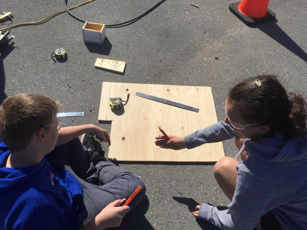 SeanKellyHWDSB's tweet photo. Amazing experiential learning opportunity for our grade 7 &amp; 8 students. Thank you @jademahwdsb &amp; @davidweir54 ! The Transitions Trailer is awesome!  @LisgarHWDSB @HWDSBTrailer @HWDSB https://t.co/WC5akNZapp