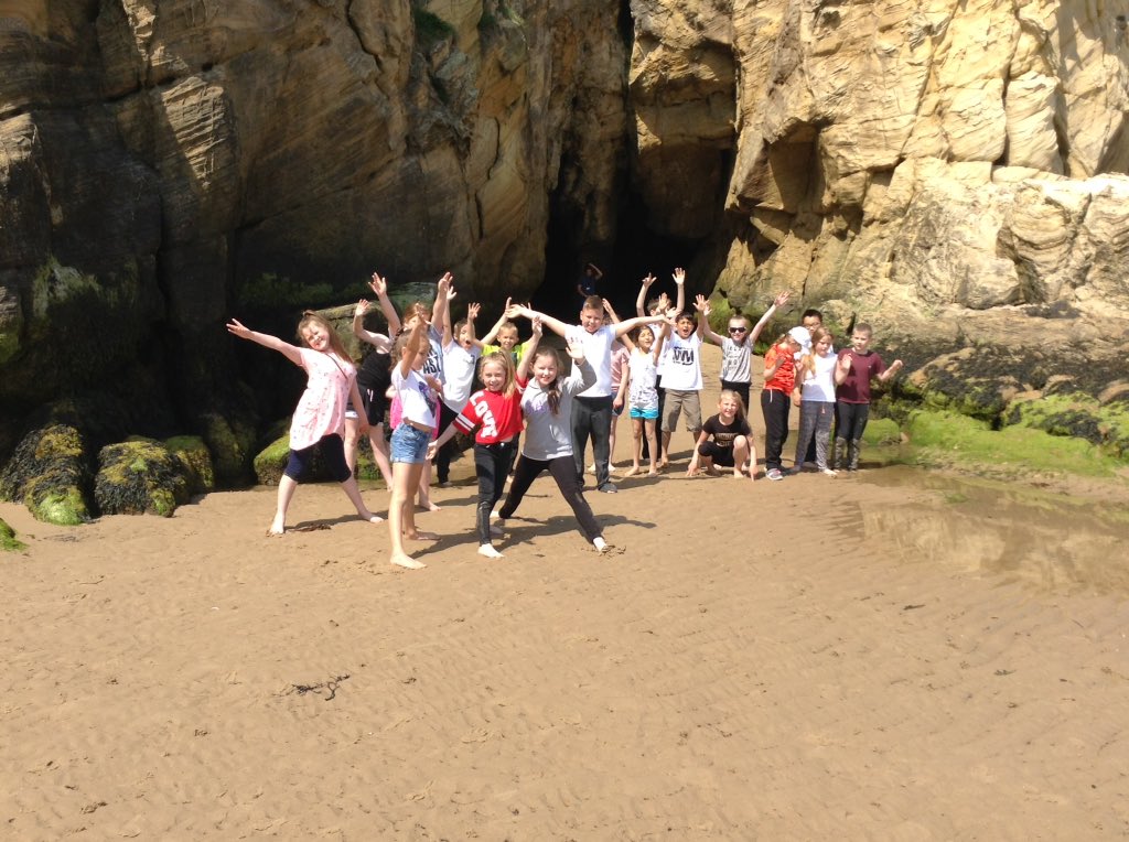 MissScottFallaP's tweet photo. Year 4's trip to the beach. We explored a cave.... @FallaParkSchool  @Miss_Carr_Falla https://t.co/I5MkTGtiYf
