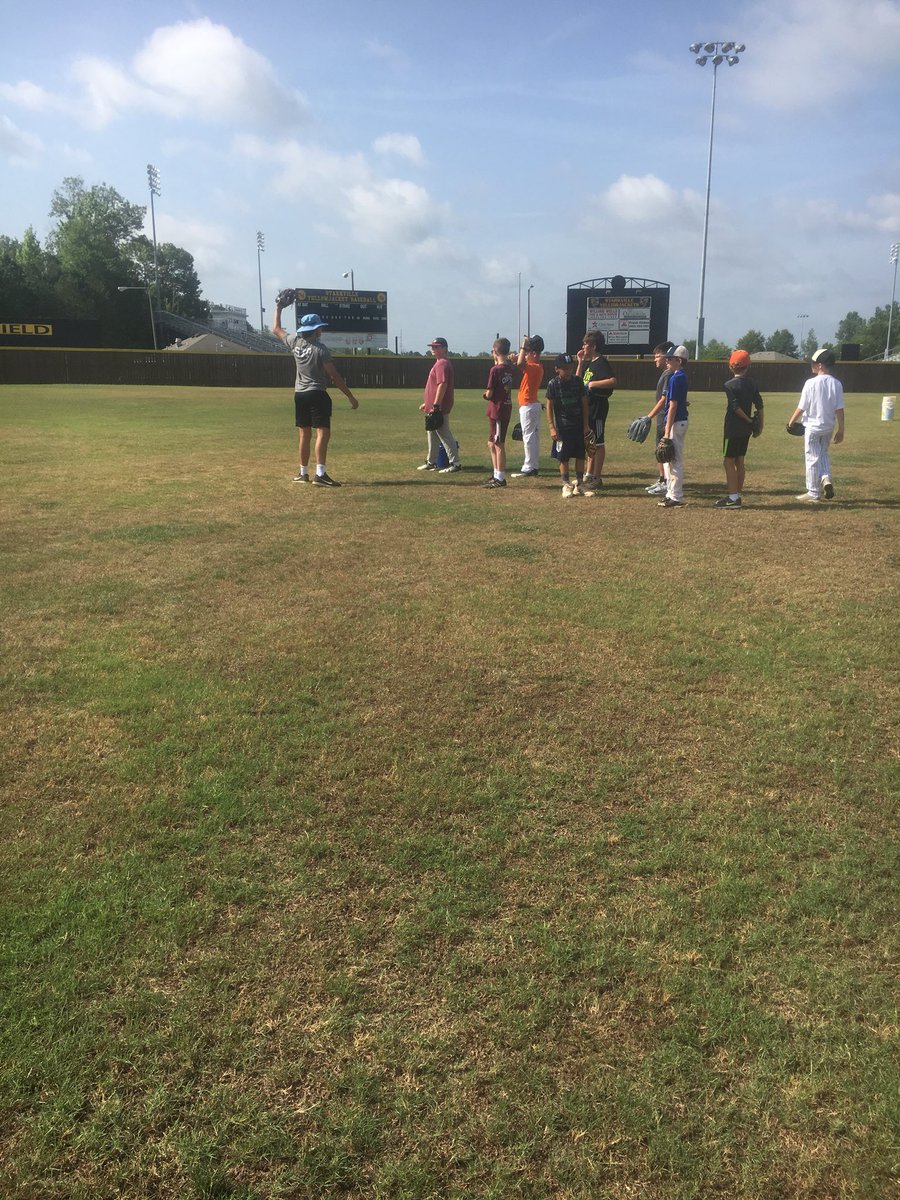 StarkvilleBB's tweet photo. Working on some overhead Fly Balls with Coach Little and Coach Wright! #CampDayOne https://t.co/gOrvzJhAZ8
