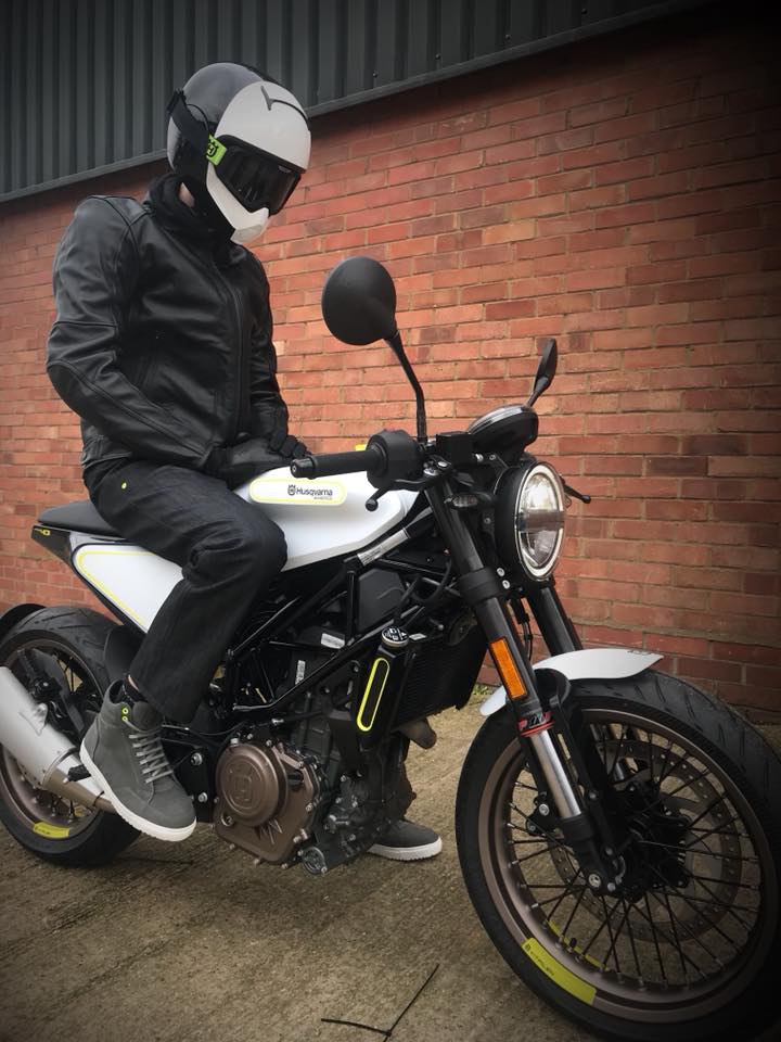 GHMotorcycles's tweet photo. 2018 Husqvarna Vitpilen 401

£5,599.00
A NEW PERSPECTIVE ON URBAN MOTORCYCLING
The VITPILEN 401 brings a fresh and simple new approach to the world of motorcycling. Designed to disprove stereotypes – making urban motorcycling more accessible and inviting than ever before. https://t.co/8pcdMeR6su