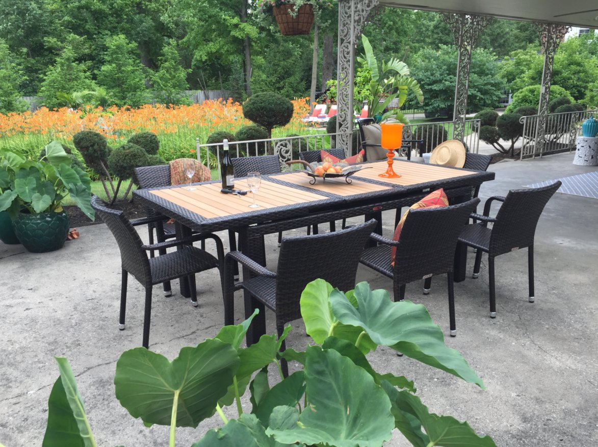 gooddegg's tweet photo. This Roche Dining Set allows customers to easily switch from a 6 seat to an 8 seat set. Using a state-of-the-art easy gliding track system, the extendable leaf feature makes accommodating guests easy and quick.

Click the link below to see more photos:

https://t.co/QEtYmVUkAk https://t.co/GYfWh1KjyK