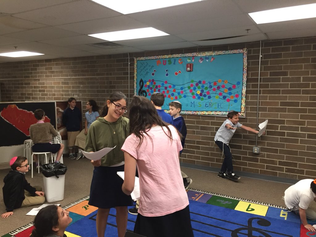 EnvisionTheater's tweet photo. Tony winner of the future- my 5th grade Theater class performing their final scenes of the year. #TonyAwards https://t.co/x7oTpp7osE
