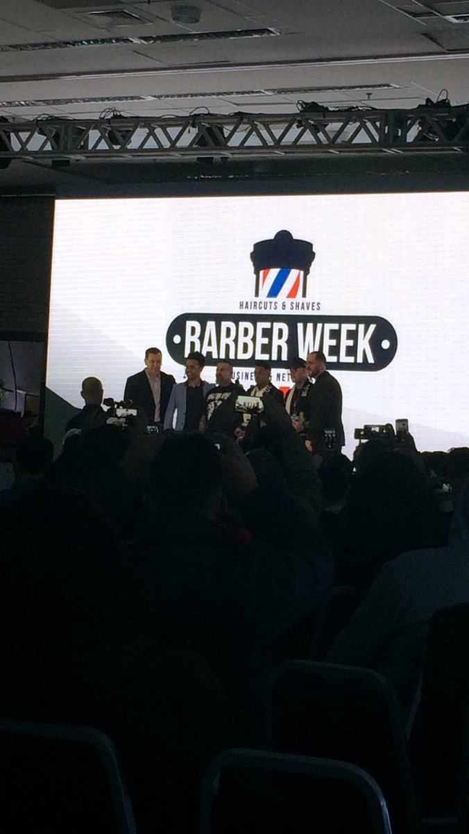 aaalliison's tweet photo. Em busca de conhecimento #barberweek https://t.co/TGDOxZKefr