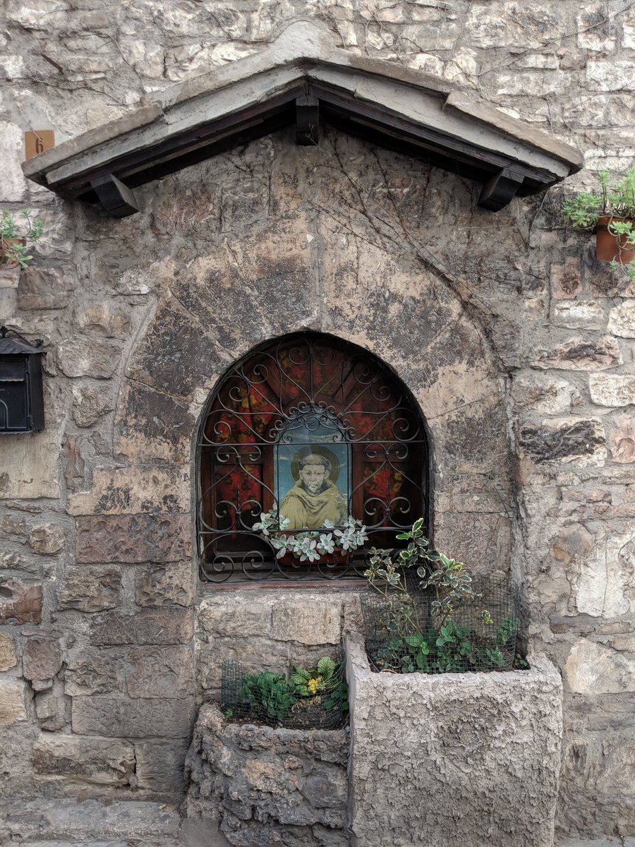 thebuhustallion's tweet photo. Day 12: Mass at the National Shrine of Divine Mercy, the best calzone EVER, train ride to Assisi, check into our new AirBNB, ASSISI IS TIGHT, dinner with the best mozzarella caprese salad EVER, and did I mention Assisi is BEAUTIFUL??? https://t.co/y6C3XeOswY