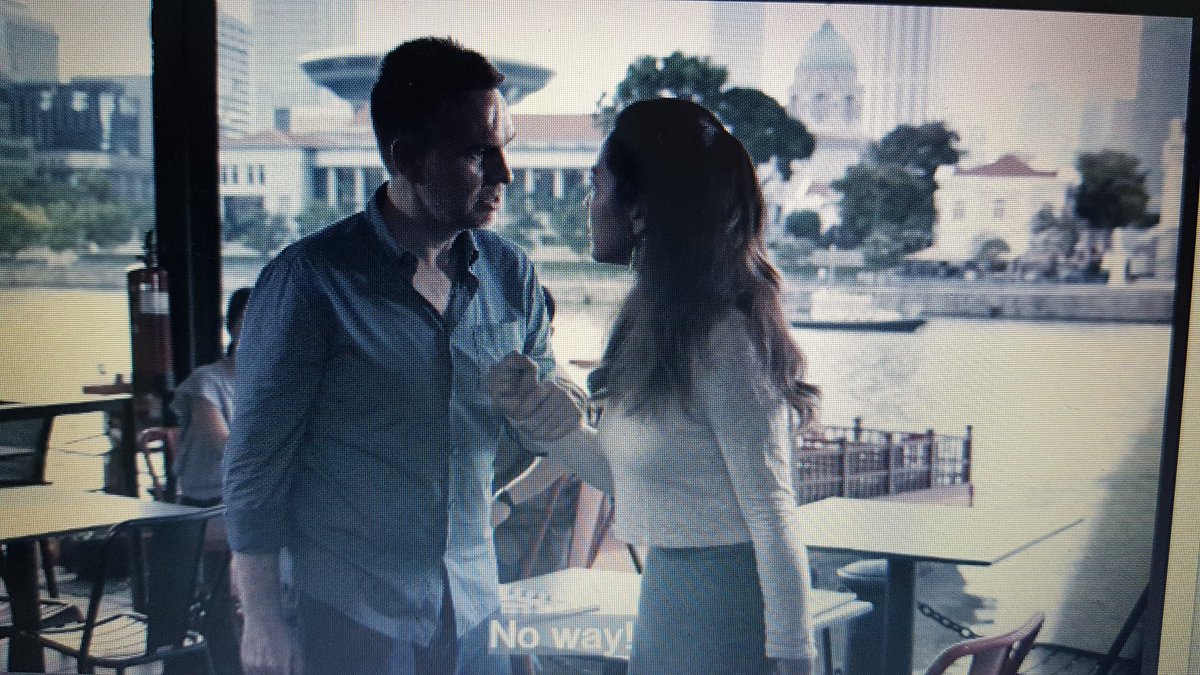 Tanat83's tweet image. Ahh Sulaiman and his partner save Pamela from being beaten by her Caucasian husband... whoops wrong show, haha! 😆😅 #codeoflawch5 @FauzieLaily @lyzpopz @mediacorpCh5