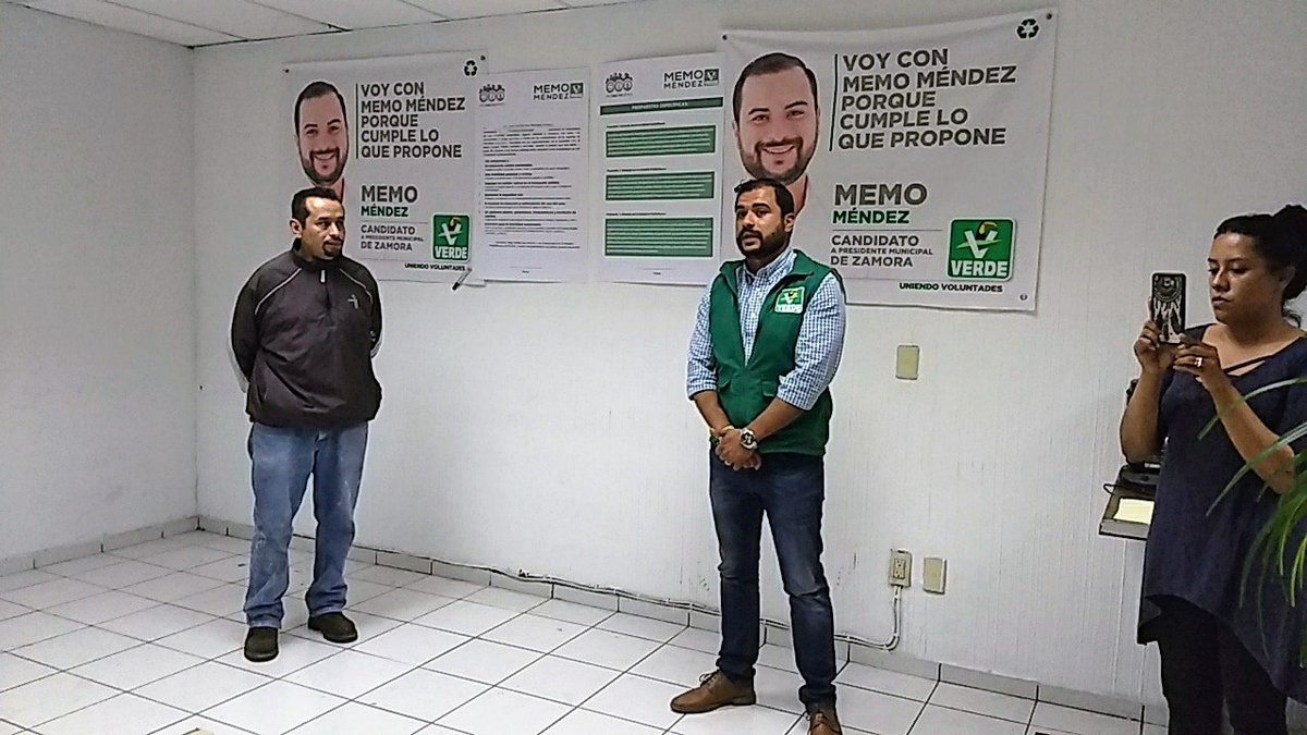 enbicisizamora's tweet photo. Memo Mendez  Candidato a la Presidencia Municipal de Zamora  firmo los 7 ejes  de la agenda de movilidad sustentable #yomemuevo https://t.co/2nOAIg7Uro