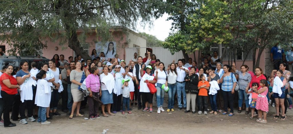Adan_Soria's tweet photo. Recorrí La Ferrería para dar a conocer mis propuestas a la gente. Vamos a luchar juntos porque nuestras familias vivan mejor, que se sientan más seguras y tengan los servicios de salud que merecen. #SiempreContigo https://t.co/B0xp1Lgc8N