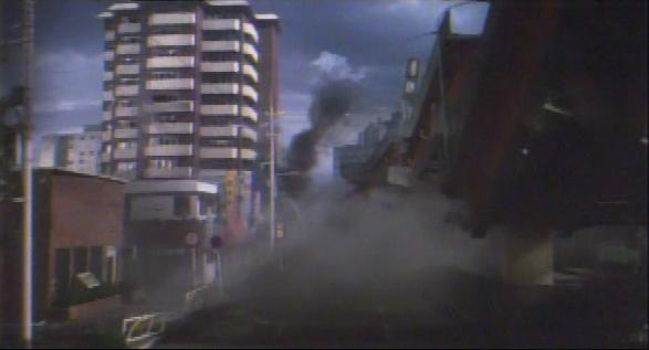 Ncc1701 地震列島 直下型大地震が東京を襲う 東宝お家芸のミニチュアワークは安定した仕事ぶり 水没した地下鉄での閉塞感と絶望感はかなり真に迫っている 勝野洋 多岐川裕美などの俳優陣が火責め水責めに頑張っているが 肝心の脚本が昼メロ並み 新