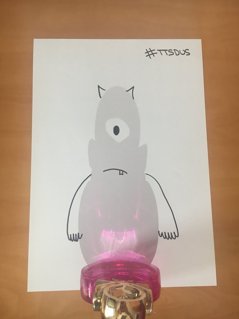 Gooraanne's tweet photo. Aquí os dejo mi #ttsdus. He creado un cíclope a partir de un frasco de colonia. @dibupuntes https://t.co/eKLJQBZzaL
