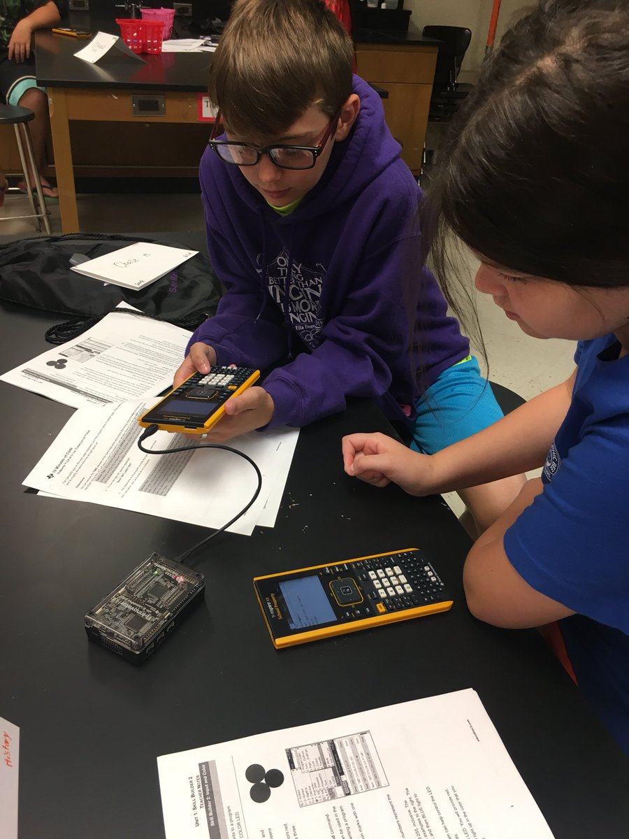 GearUp_MillerMS's tweet photo. First day of the African Smart Water Irrigation Coding Camp!!! Coding lights and sounds!!!! #gearupworks #collegebound #STEM @duvall58 @SanMarcosCISD @TCB_GEARUP @GearUp_GNMS https://t.co/VIE862mLEb