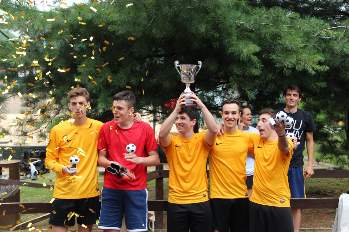 FAESmilano's tweet photo. #Sport #day @FAESmilano #Liceo Città Studi #eccoli i #campioni della FAES #LEAGUE 2018! #Quarto trionfo di fila, in #Futuro sarà molto difficile per tutti infrangere questo #record! #sport #soccer #calcio #milano #scuola https://t.co/SHC52K89t6