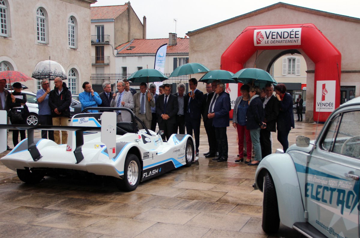 DefiElec's tweet photo. Un grand merci aux partenaires et aux participants du Vendée Énergie Tour 2018 ! Nous avons vécu une très belle semaine au service de la mobilité durable !
D’ici quelques jours, vous trouverez les photos de l’événement sur le site https://t.co/dhGnUbfwZR 
A l’année prochaine. https://t.co/ebbEZuNGaL
