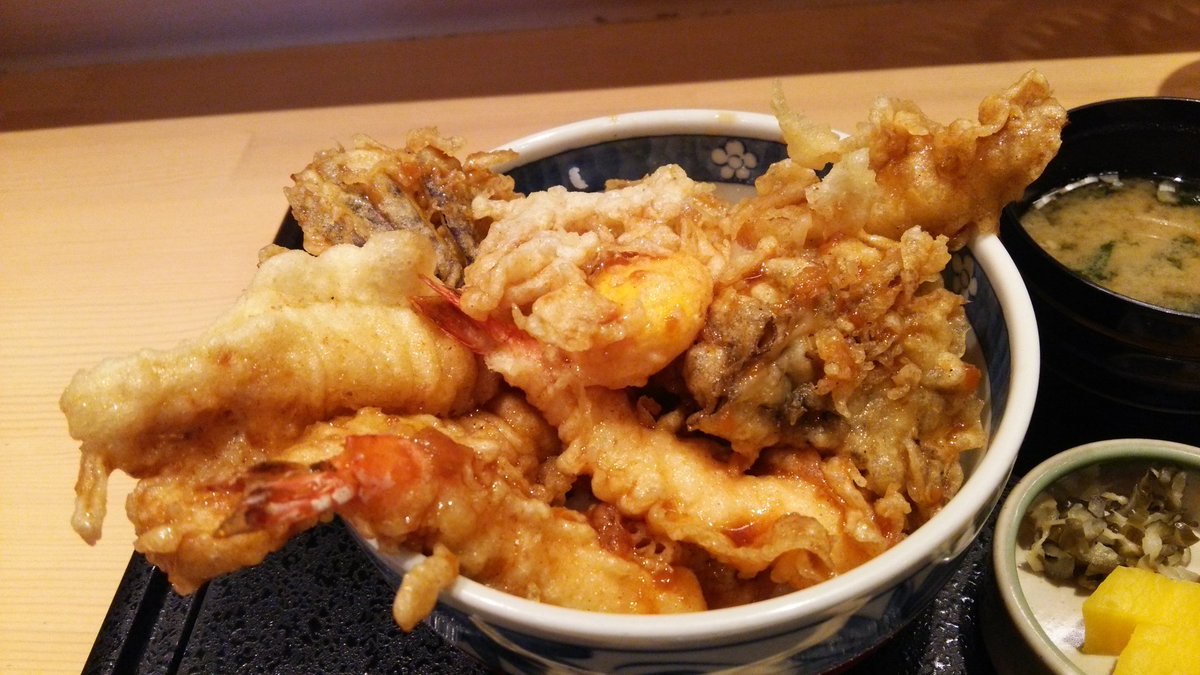 なーしー 和食天ぷらさくさく センター北 でさくさく天丼 1000を 穴子 エビ2本 舞茸 さつまいも 卵黄が乗ってこの値段はコスパ良好 名前の通り衣がさくさくしているのかと思いきや しっとりとボリュームあるタイプで ご飯大盛無料ですが なーしー 和食天ぷらさくさく センター北 でさくさく天丼 1000を 穴子 エビ2本 舞茸 さつまいも 卵黄が乗ってこの値段はコスパ良好 名前の通り衣がさくさくしているのかと思いきや しっとりとボリュームあるタイプで ご飯大盛無料ですが