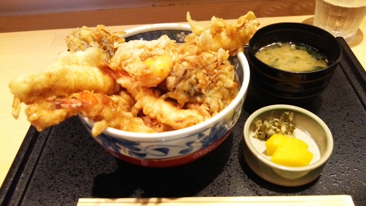 なーしー 和食天ぷらさくさく センター北 でさくさく天丼 1000を 穴子 エビ2本 舞茸 さつまいも 卵黄が乗ってこの値段はコスパ良好 名前の通り衣がさくさくしているのかと思いきや しっとりとボリュームあるタイプで ご飯大盛無料ですが なーしー 和食天ぷらさくさく センター北 でさくさく天丼 1000を 穴子 エビ2本 舞茸 さつまいも 卵黄が乗ってこの値段はコスパ良好 名前の通り衣がさくさくしているのかと思いきや しっとりとボリュームあるタイプで ご飯大盛無料ですが