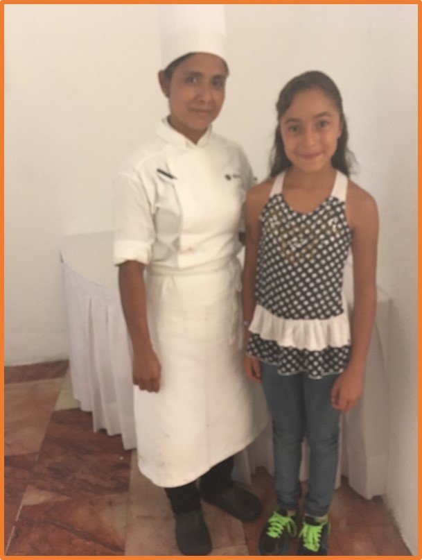 Los Viajes Incluyentes acercan a los beneficiarios al sector turismo. Fátima
(<a href="/RAFAMARQUEZ4/">FundaciónRafaMárquez</a>) pensaba que sólo los hombres podían ser chefs. En
Manzanillo conoció a una mujer chef en el hotel <a href="/LasBrisas/">Rick Leeper</a> y ahora quiere ser
como ella.
