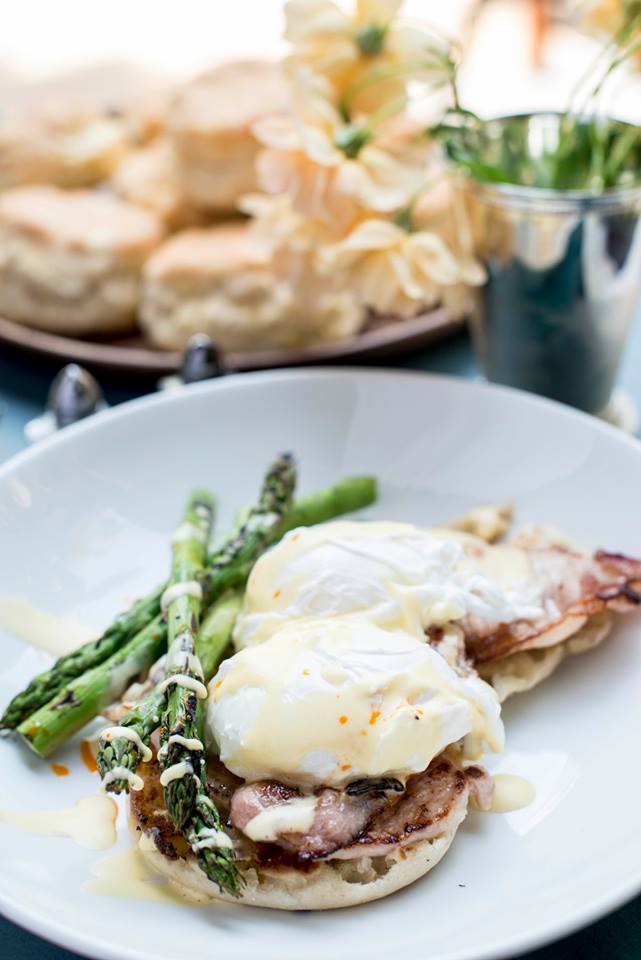Father's Day will be here soon! Show dad how special he is with brunch in his honor. Our full brunch menu is available. Click to make your reservations: 
bit.ly/2x9DFtQ