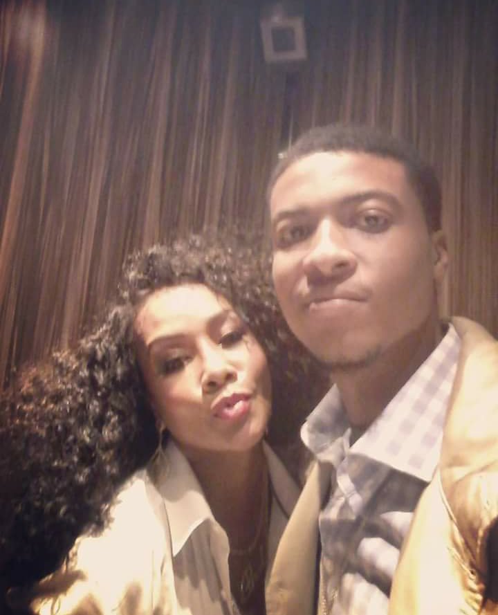 PyramidMediaPR's tweet image. Me and the legendary @MsVivicaFox after the "Conversations With Kym" discussion panel for #StellarAwards week! #LasVegas #2k17 #VivicaFox