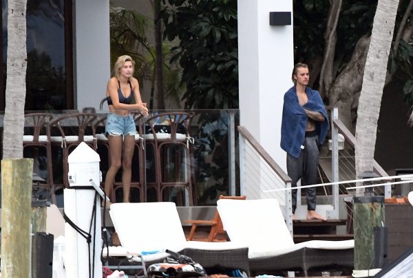 SbbraMidias's tweet photo. Fotos em HQ de Justin Bieber e Hailey Baldwin em Miami, na Flórida - 11 de Junho. https://t.co/cfobDge4JH