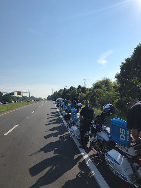 CMPD's tweet photo. [TRAFFIC OPERATION] Officers stopped 42 drivers for “interstate surfing” on I-77/Arrowwood RD during rush hour. Drivers are using the ramp to “surf” past stopped traffic on I-77, using the “turn only” lane on Arrowwood to get right back on I-77. This will be an on-going operation https://t.co/ZnXEUGKmpk