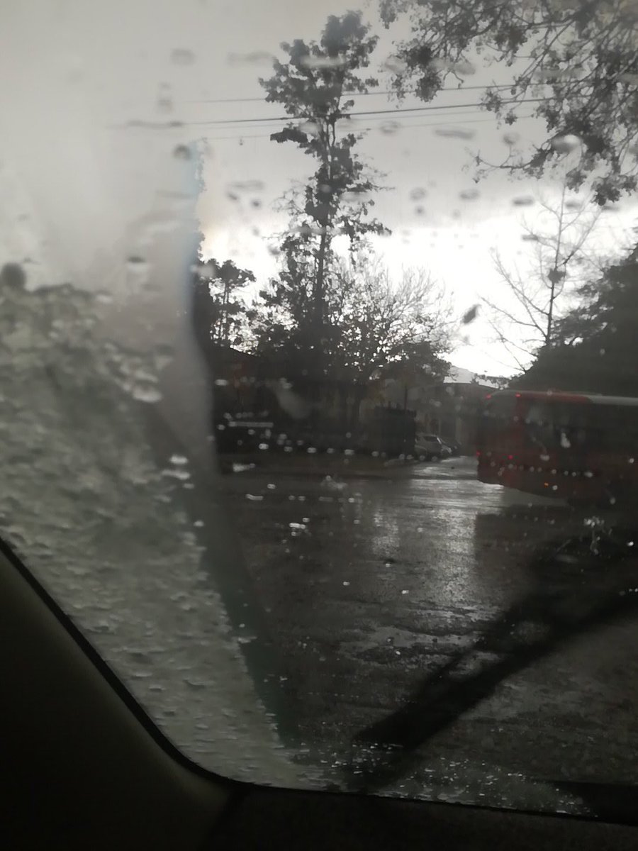 luis__arenas's tweet photo. Comenzó a caer agua nieve en recoleta https://t.co/xZk7HXTZcS