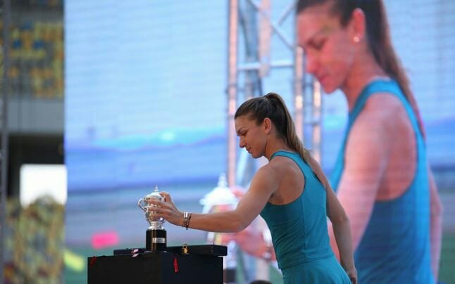 HalepBand's tweet photo. @Simona_Halep today at @NationalArena în #Bucuresti. #S1MONA https://t.co/UCE3ZrvDt7
