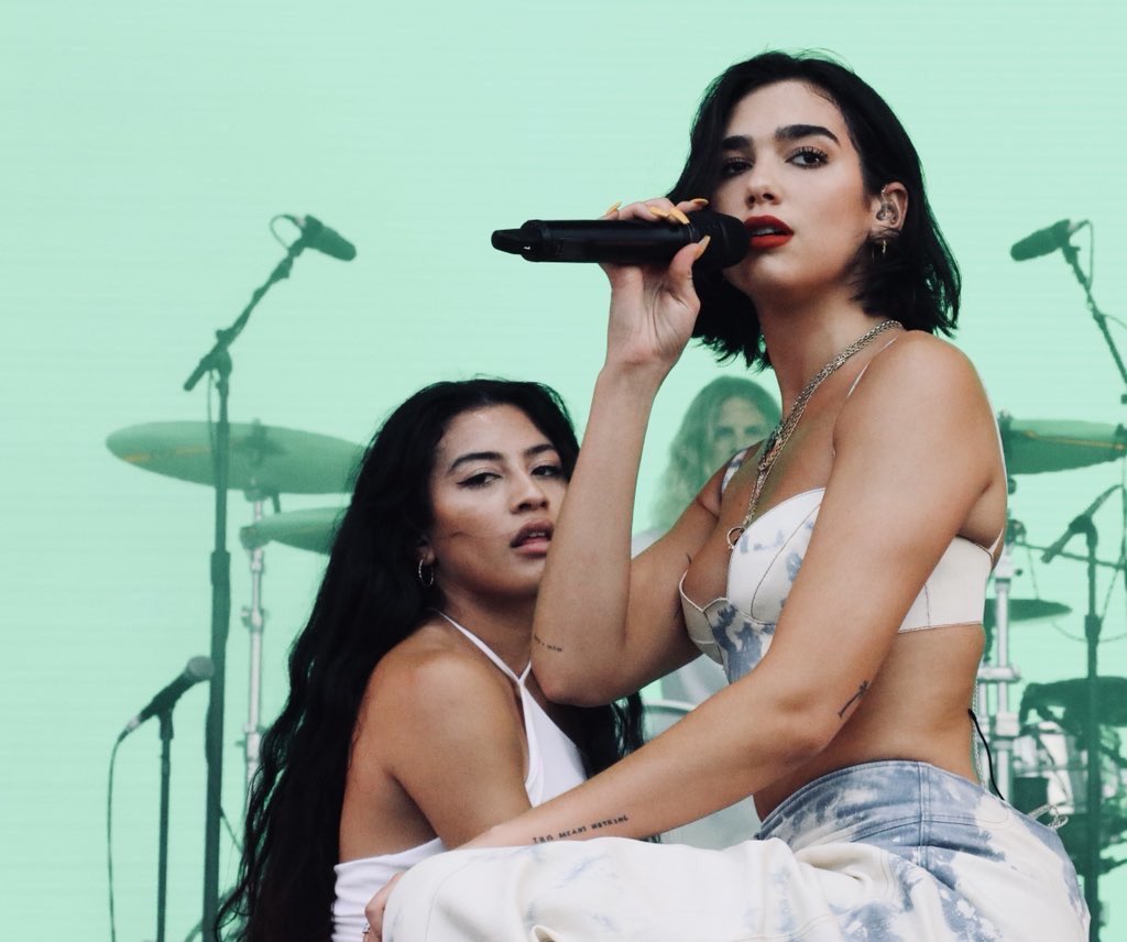 LATINS4DUA's tweet photo. Dua en Bonnaroo festival 🔥 @DUALIPA https://t.co/qhRIm4zfIi