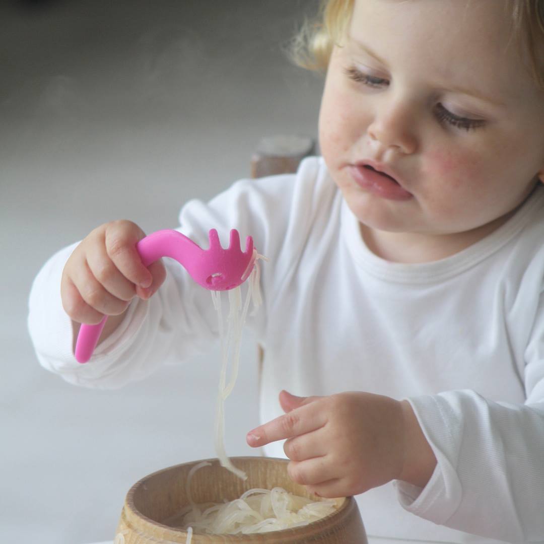 Help your little one feel independent with the #Haakaa Noodle Spoon! Encourage them to be the big boy or girl you know they want to be!