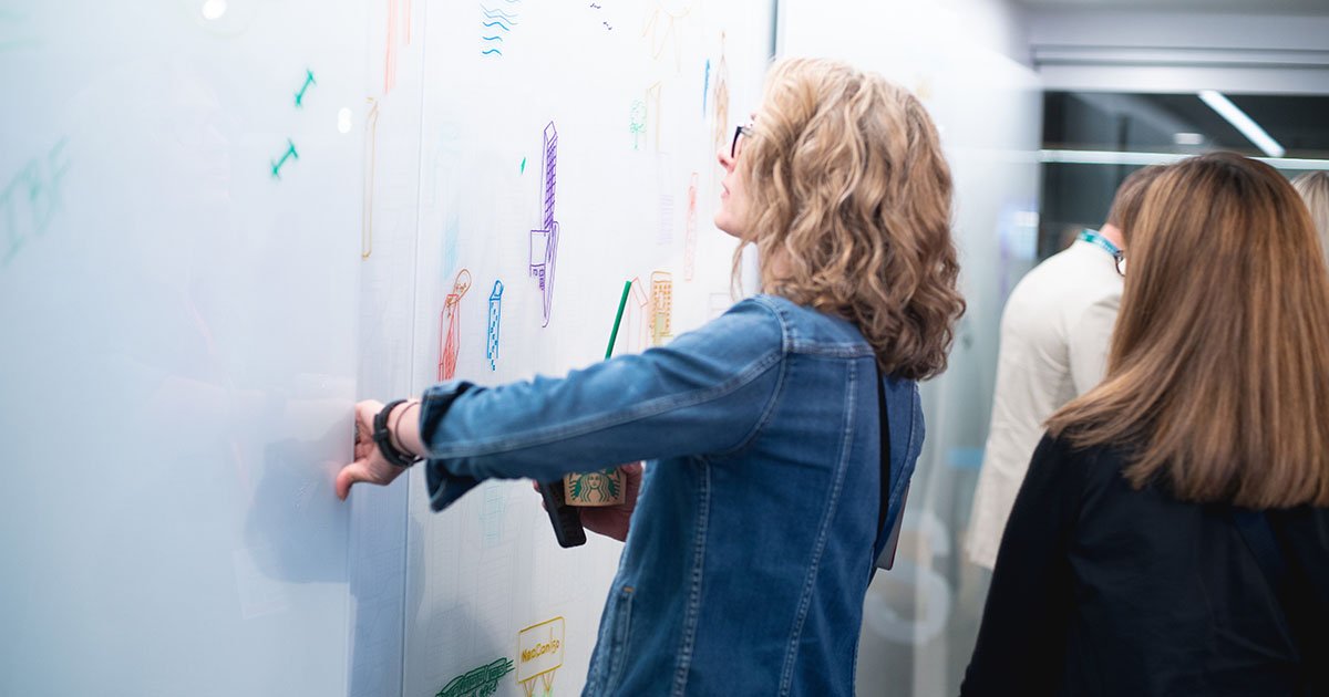 ClarusBoards's tweet photo. Double the glass means double the writing surface. Come interact with our newest product offering, and add your color to Showroom 1033A! See Glide here: https://t.co/nbynPuaLlT #NeoCon2018 #NeoCon #Clarus #Color #Coloris #ColorPersonality https://t.co/lUPPIoiu0B