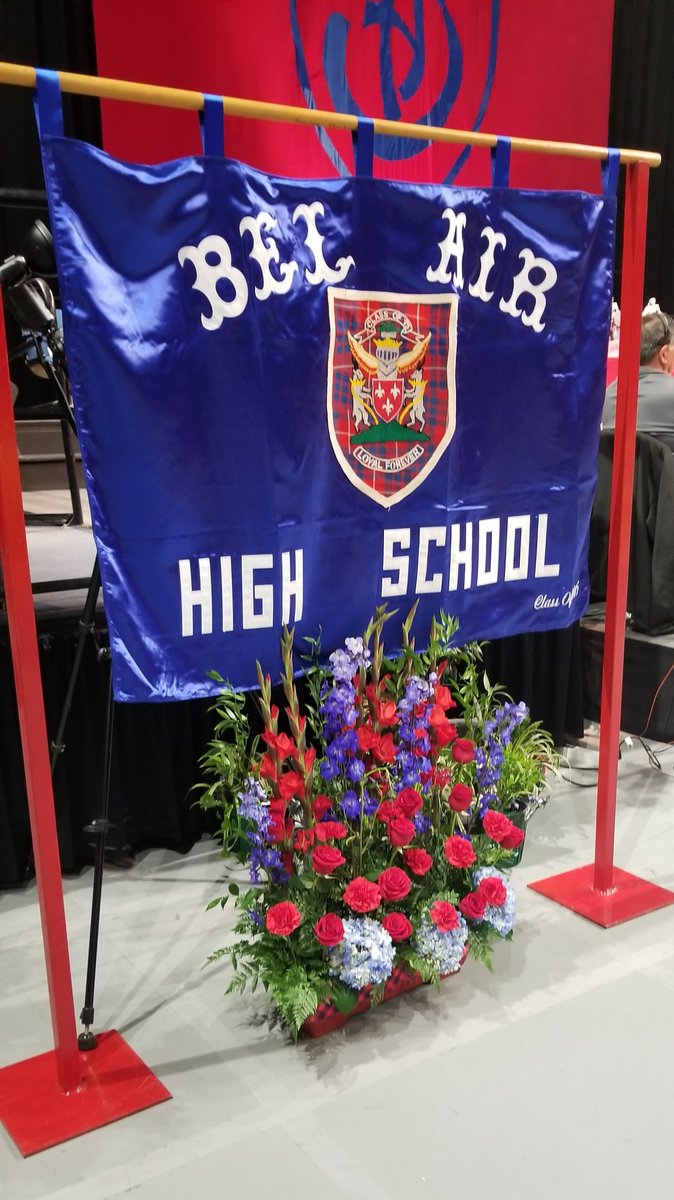 YsletaISD's tweet image. Big Red Pride graduation has begun! #THEDISTRICT #YISDClassof2018 #OneRed @BelAir_Cheer