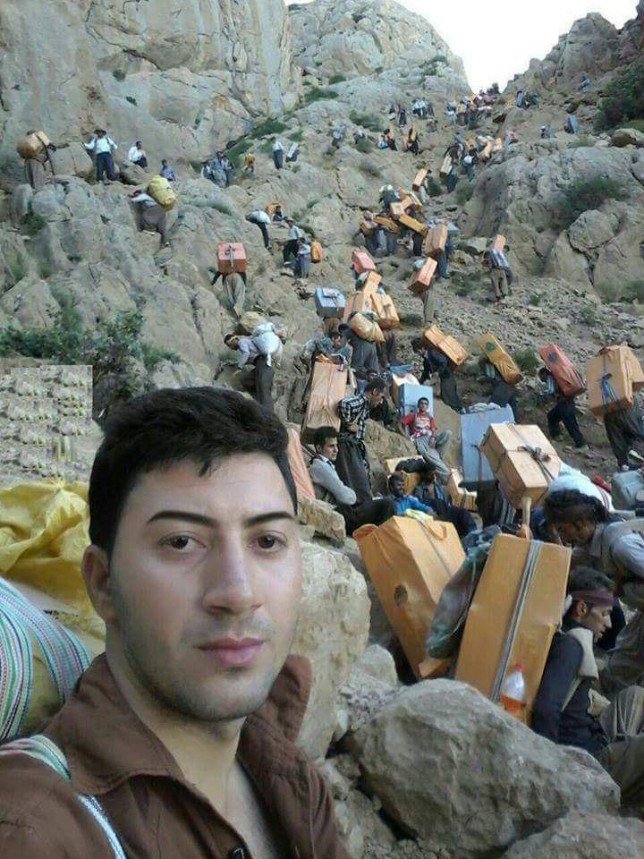 vaghayiran's tweet photo. این یکی ابولفضل میرعلی مدیر عامل موسسه ثامن الحججه١٢ھزار میلیارد تومان سپردە مردم را برده الان هم آزاد می گرده 
اون یکی باقر احمدی، فوق لیسانس برنامه ریزی شهری
 رتبه ۱۲ کشوری  آزمون دکتری سال ۱۳۹۵، عضو تیم کشتی شهر مریوان، 
کولبر برای تامین هزینه های ضروری زندگی خویش و خانواده https://t.co/3CAC6Jqq0J
