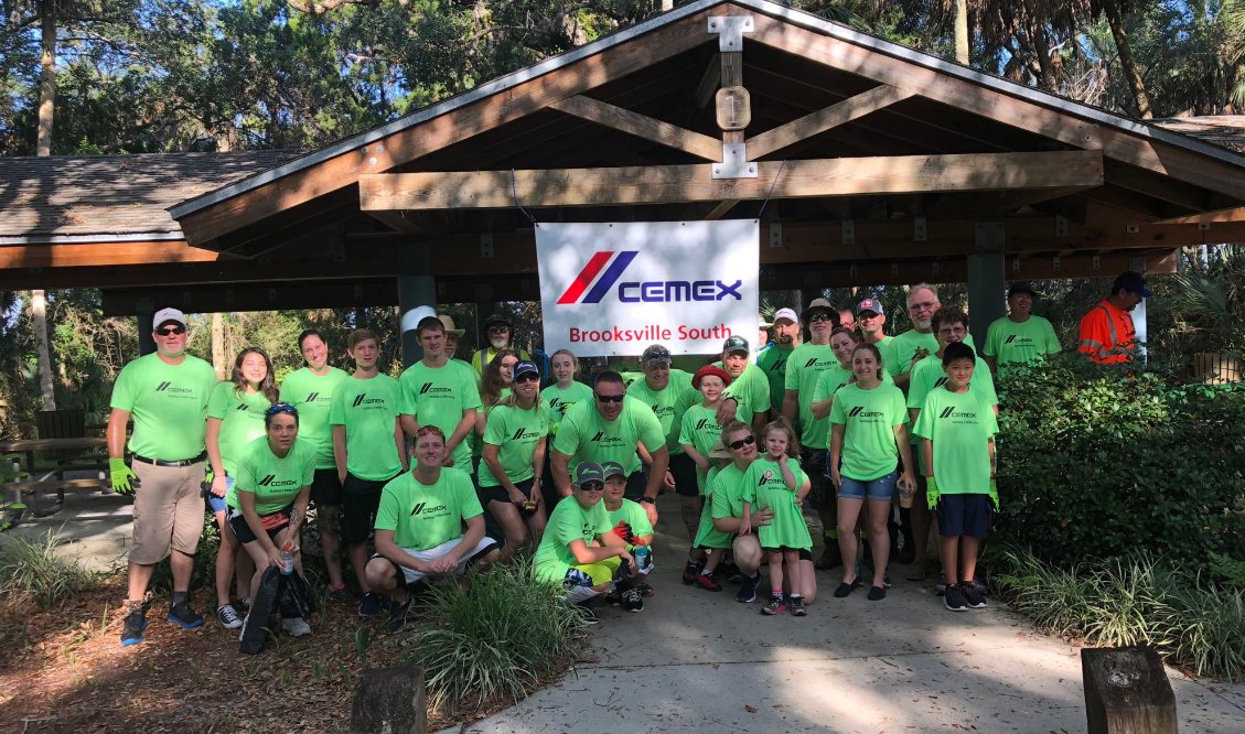 Cemex_USA's tweet photo. Our Tampa Team is #BuildingABetterFuture for the Hernando County community! They spent this past Saturday volunteering for a Hernando County Coastal Clean-Up. Way to represent @CEMEX in the Sunshine State! #GoCEMEX #CEMEXCares https://t.co/tkLbp4FFxp