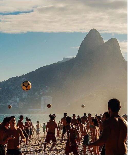 mundodabola's tweet photo. O país do futebol! 🇧🇷 https://t.co/gVlXMHeObk