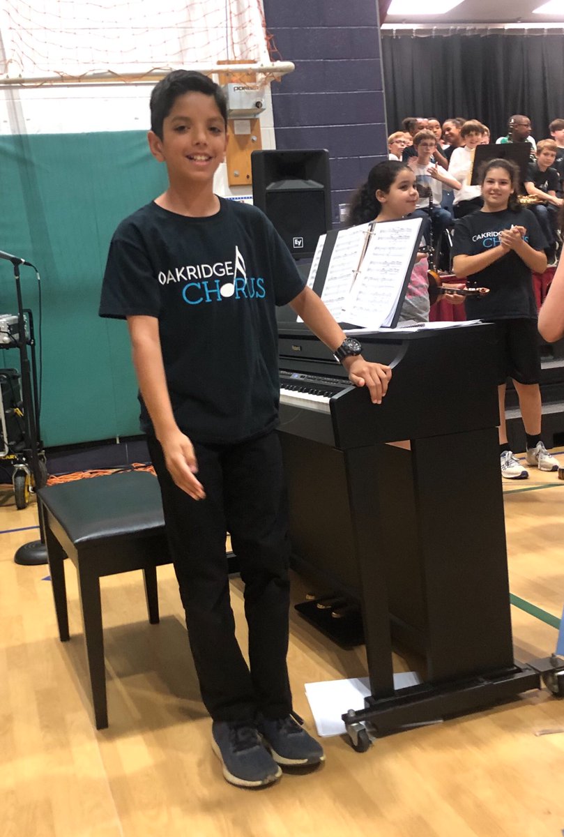 OakridgeConnect's tweet photo. What an amazing concert! Thank you Amanda Thiel @athielmusic and James Pratte @APSArts. Come see their next performance 6/13/18 6:00 pm Gunston Middle School #APSIsAwesome https://t.co/eeHvOBq03k