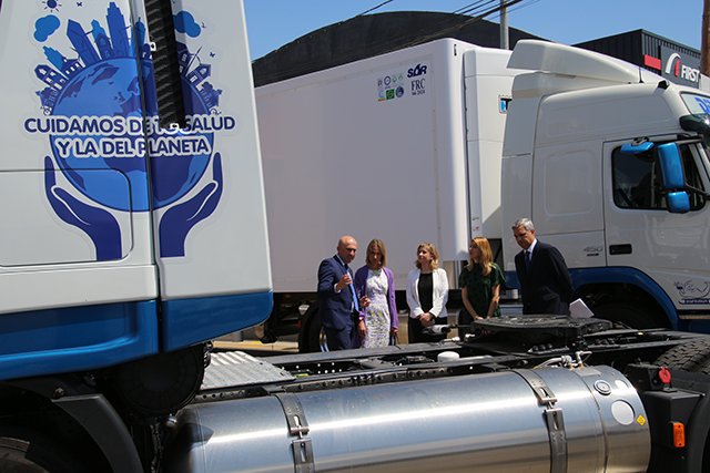 gaznacom's tweet photo. Disfrimur y Gas Natural instalarán dos 'gasineras' para los camiones del Corredor Mediterráneo. Las nuevas estaciones de carga de gas natural, que se inaugurarán a finales de este año, se ubicarán en Molina de Segura (Murcia) y Antequera (Málaga). #GAZNACOM https://t.co/2AYFD4KlSW