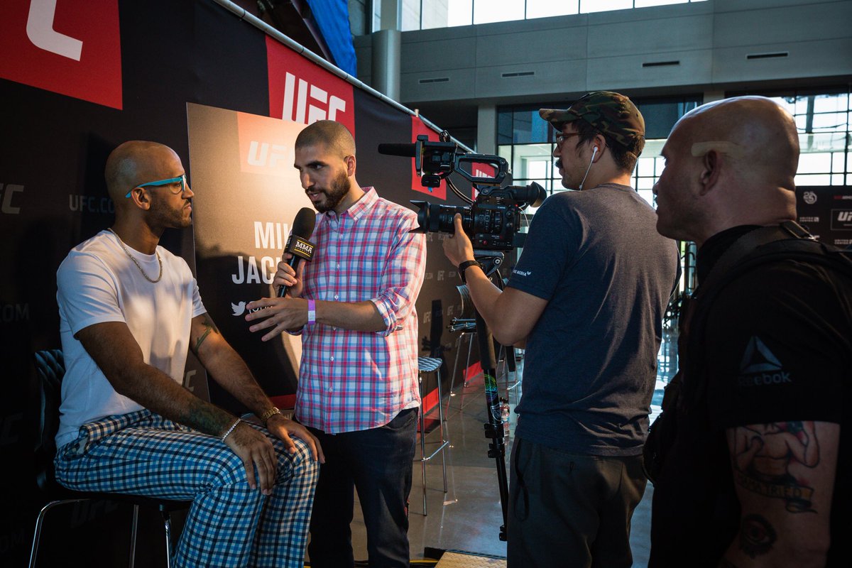 TheTruthJackson's tweet photo. Just wrapped up a nice interview with my close personal friend, @arielhelwani. I will miss #TheMMAHour, and look forward to the future with ESPN. #UFC225 #TruthvsPunk
https://t.co/l7s4uc2YsO https://t.co/d2nekkPyaZ