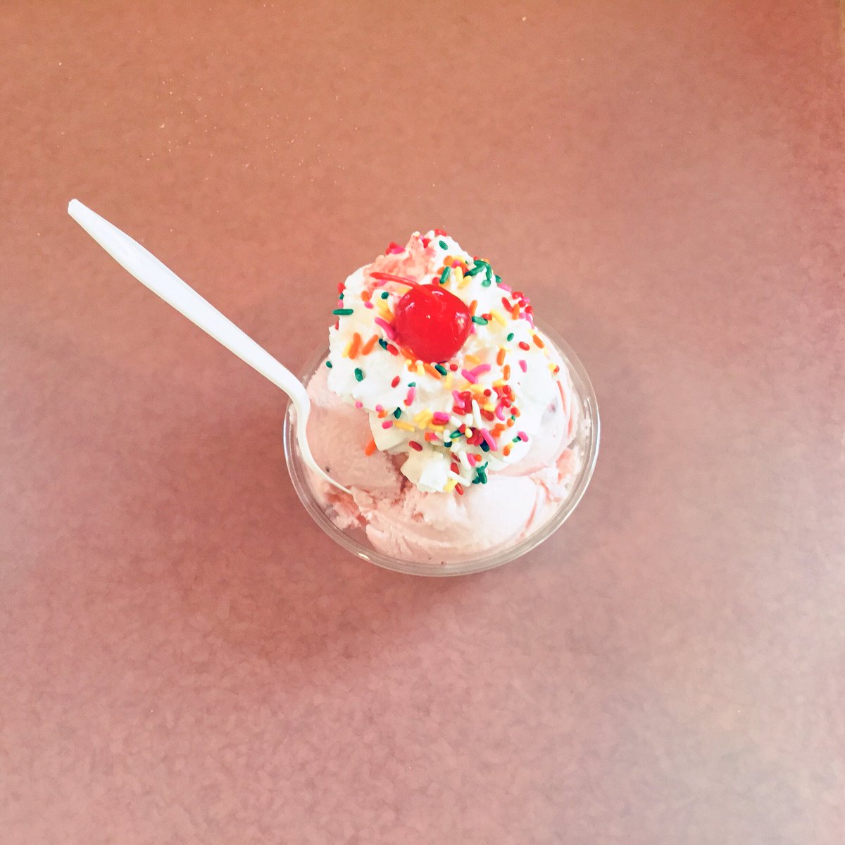 JimmyDsicecream's tweet photo. Look at this cute cup of strawberry ice cream 🍓✨ We have over a dozen flavors to choose from with new ones rotating in often! This week our flavors include: Cookie Dough and Cookies & Cream! 🍪 Come enjoy a cup today 😊
#jimmyds #sturbridge #icecream #sweettreat #shoplocal https://t.co/iNAu9NBCYw