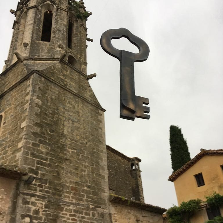 PerCultura's tweet photo. I si aquesta és la clau de la llibertat?? 

 "Revetlla Màgica" de Sant Marti Vell!! 
17 de juny a les 20:45 !!! Una acció mès que groga!!💪💪💪💪#santmartivell #acciógroga  #llibertat #freedom #catalunya https://t.co/6HedXi8zv3