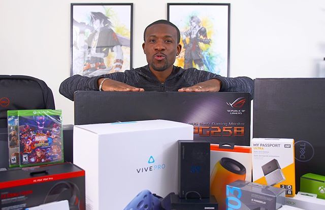 UrAvgConsumer's tweet image. I'm announcing the winner of the $6,000 tech giveaway on the channel later tonight! If you didn't catch the video yet you better run to the channel ASAP! 
@microsoftstore is the biggest MVP for putting this together! #ad #microsoftstore #adventureawaits ift.tt/2l4wcU3