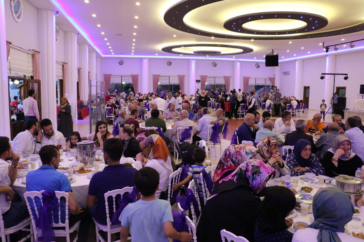 Ardeşen İlçe Başkanlığımızın düzenlendiği iftar programına katıldık. Bizlere gönlünü açan kıymetli teşkilatımıza şükranlarımı sunuyorum. Güçlü Meclis, Güçlü Hükümet, Güçlü Türkiye, Güçlü Rize için hazırız. 
#VakitTürkiyeVakti #Rize #MuhammedAvcı #VakitRizeVakti