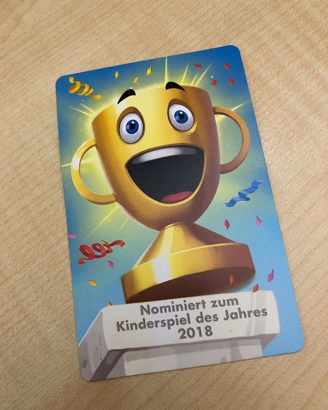 Bretterwisser's tweet photo. In Hamburg natürlich auch eine der „seltenen“ Emojito Promokarten eingesammelt. :) #emojito @huch_games #darkpact #brettspiel #boardgames #bw #bgg https://t.co/LTRC7yf44A