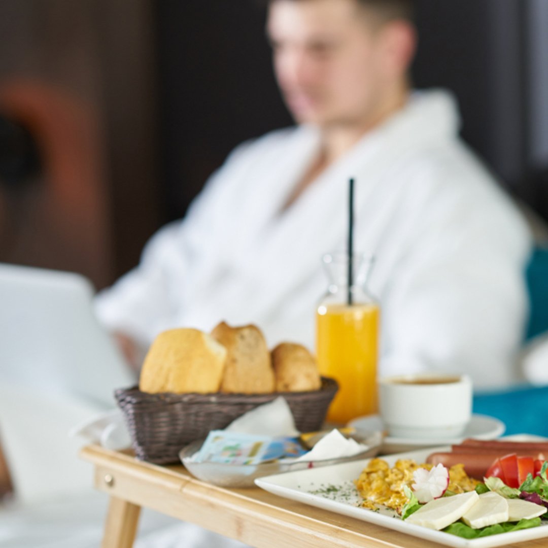 OneNightApp's tweet image. CALLING ALL DADS: Enter for your chance to win a two night stay in ANY CITY on us! The winner selected will also be gifted $1000 of @toddsnyderny swag as well as a year’s worth of razors and Dopp Kit courtesy of @harrys. #FathersDay: bit.ly/2JMBlOi