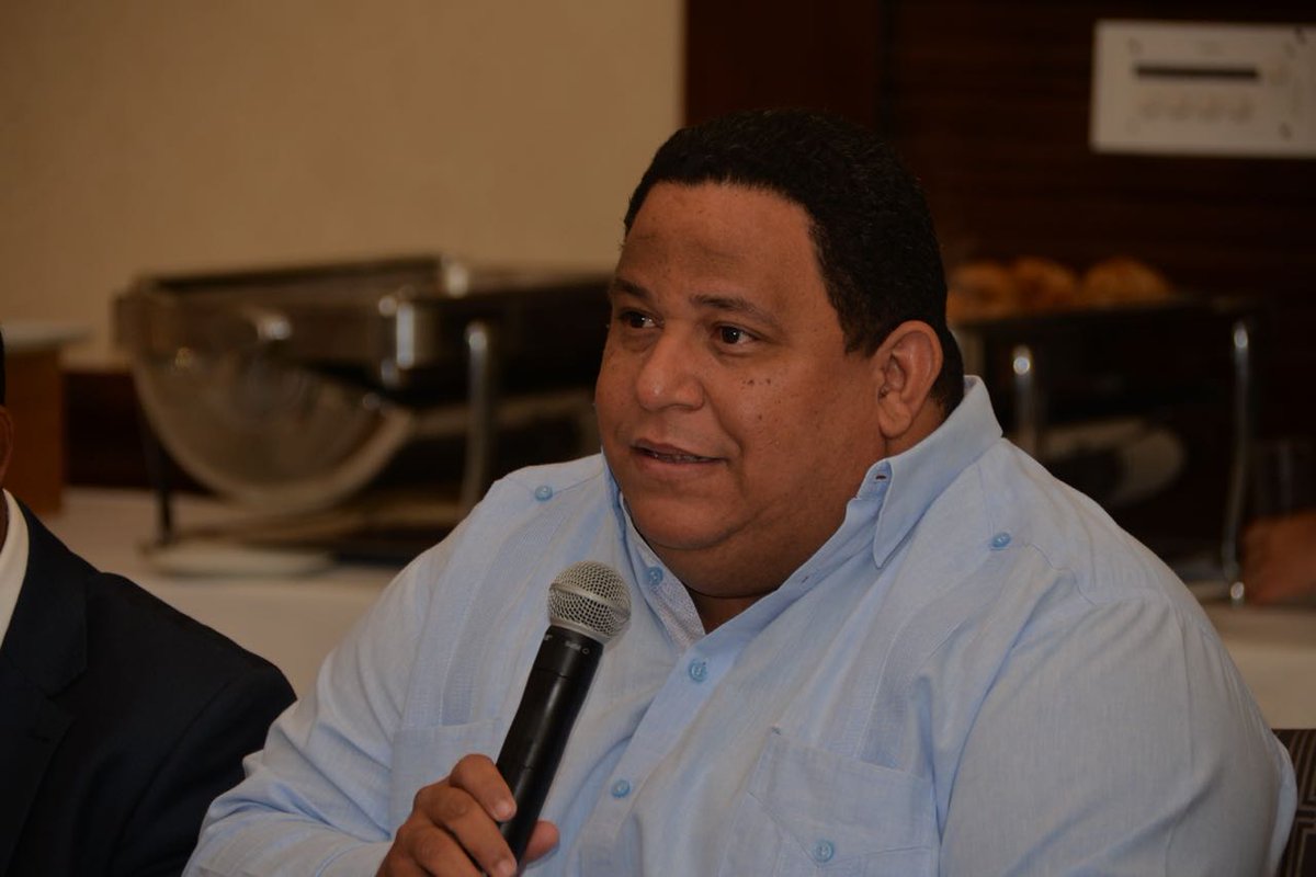 #DominicanaLimpia

Presidente de Fedomu y alcalde de Azua <a href="/RafaelHidalgoF/">Rafael Hidalgo</a> destacó importancia de este plan para dar salto en modelo gestión residuos sólidos planteando soluciones de manera integral y proporcionando a gob locales apoyo requerido para lograr resultados esperados