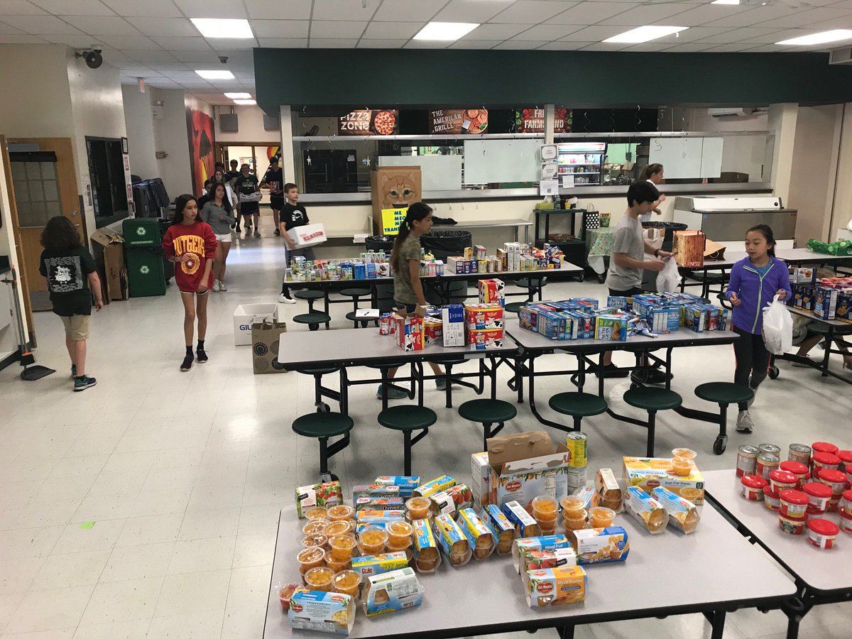 Hunger doesn't take a break for the summer, so the Brookside Student Council organized a Summer Snack Pack drive.  We prepared over 500 summer snack packs as well as 6 boxes of extra items for the Center for Food Action.  Every child was part of making a snack pack.