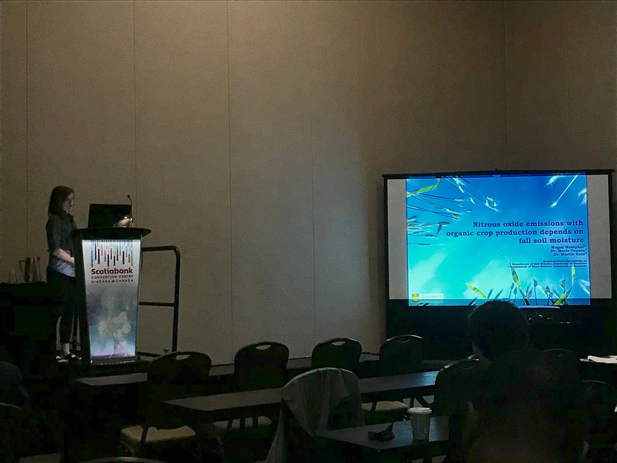soilecologyUMan's tweet photo. Megan Westphal shows nitrous oxide emission with organic crop production varies depending on fall soil moisture condition going into winter @MegzWest #csss2018 https://t.co/5l4LuF0VC0