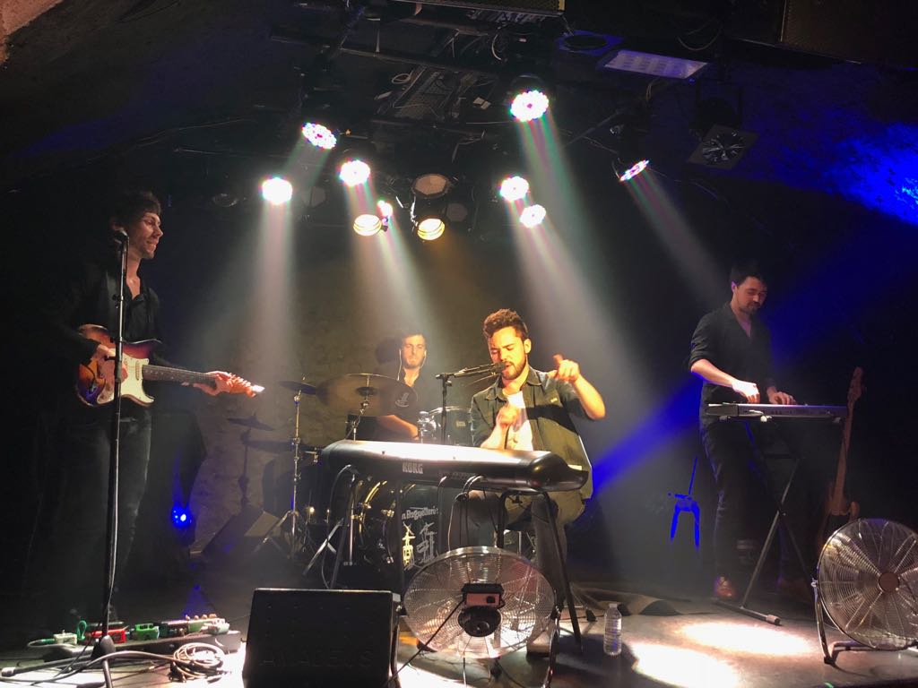 Pour ceux qui n'ont pas pu venir me voir au Sentier des Halles ou à Caen hier, je serai à Bayeux vendredi pour le trophée des sportifs avec d'autres artistes sur le plateau VFM @laradiodupays !🤘Hâte de vous faire découvrir ou re-découvrir mes chansons ! 😉